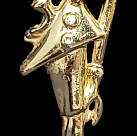 VINTAGE SLENDER WOMAN "LADY WITH A HAT" GOLD TONE BROOCH - Picture 3 of 5